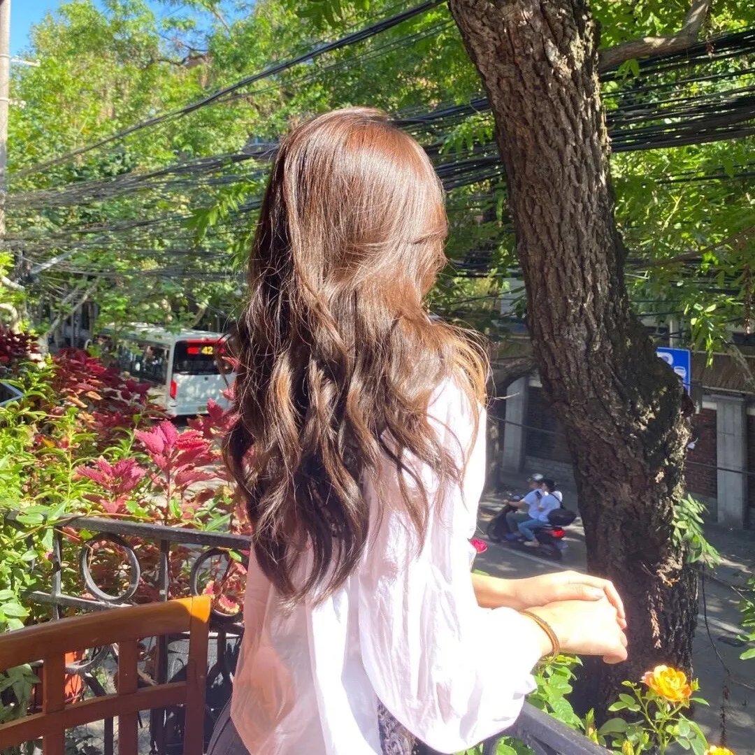 踮起脚尖靠近你